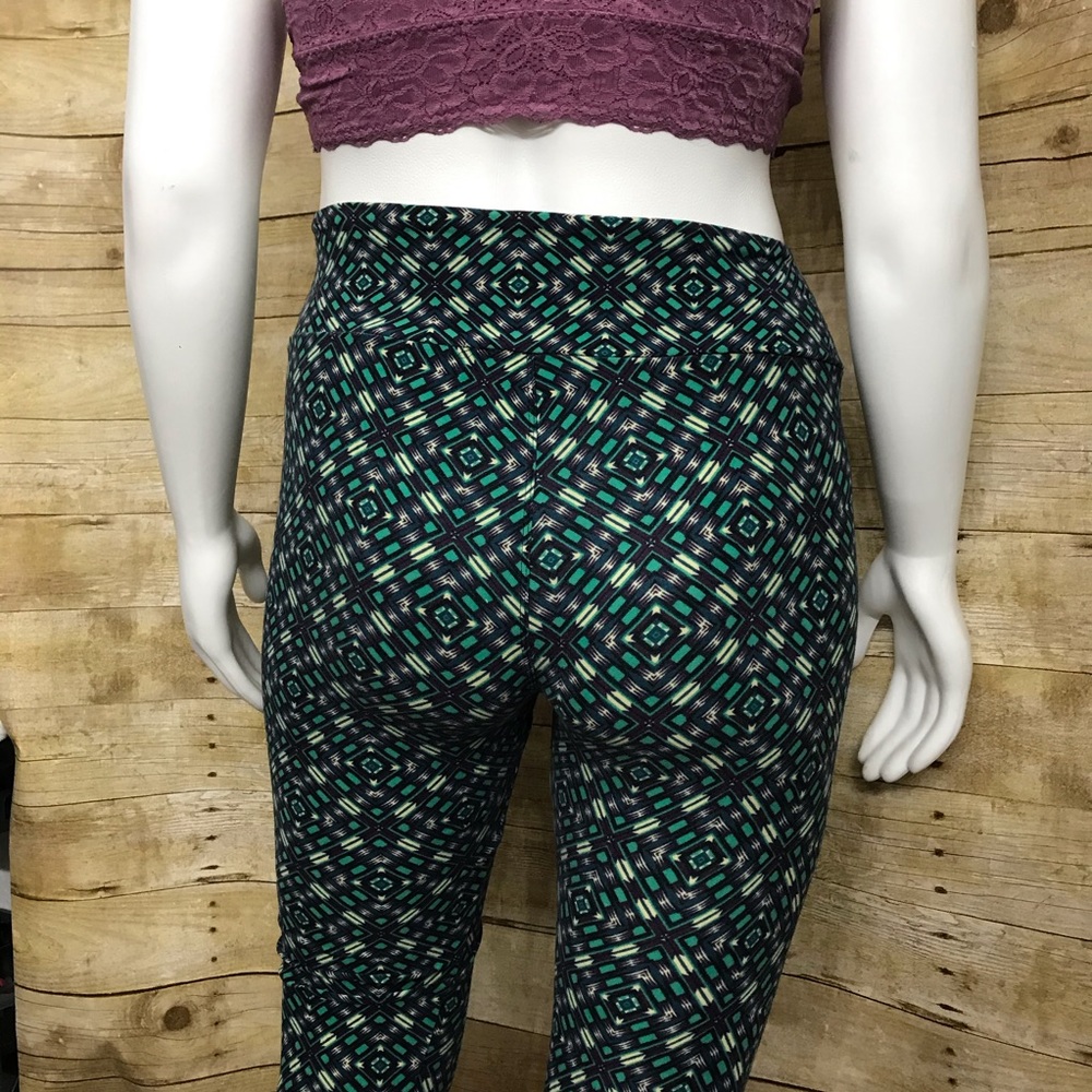 🍀LulaRoe Tall & Curvy leggings green and purple